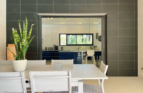 Saint-Clement-de-Riviere Villa | Villa Nirvana Luxury Escape