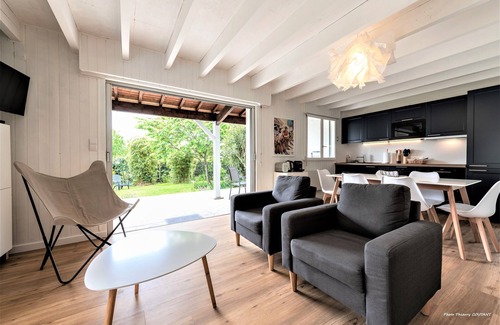 Saint-Georges-de-Didonne Villa | Villa Roma Gusco by the Sea: Guest Rated 10/10 with Oceanfront Views