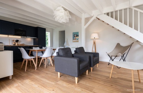 Saint-Georges-de-Didonne Villa | Villa Roma Gusco by the Sea: Guest Rated 10/10 with Oceanfront Views