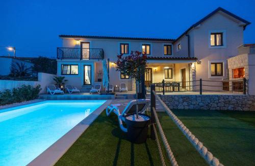 Malinska-Dubasnica Villa | Villa Fran in Krk: Oceanfront Retreat with Exceptional Views