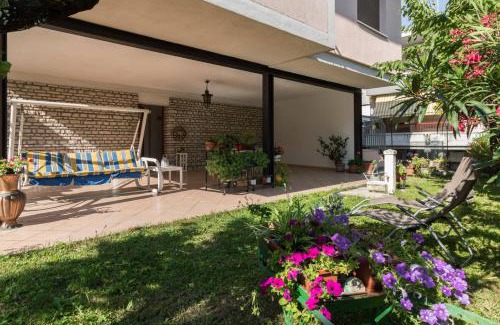 Desenzano del Garda Apartment | Villa Francesco: Family-Friendly Apartment with Top Ratings