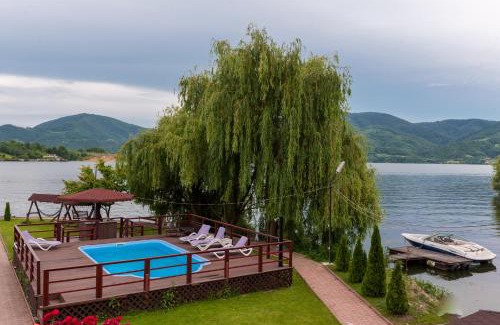 Eselnita Villa | Villa Frans & Căbănuțe: Oceanfront Retreat with Hot Tub