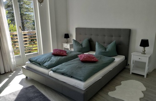 Bad Urach Apartment | Villa Freudenberg: Scenic Retreat Near Hiking Trails