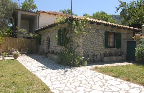 Asprogerakata House | Family-Friendly Villa Frias: Guest Rated 9.5/10