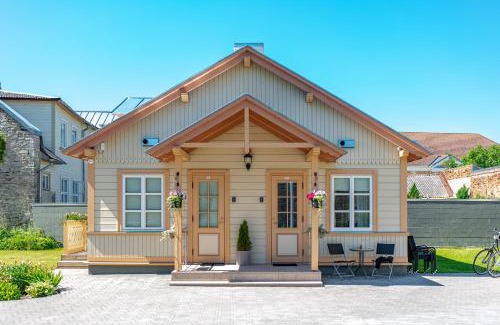 Haapsalu Apartment | Oceanfront Villa Frieda: 4-Star Stay with Top Reviews