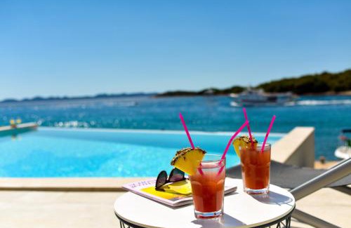 Zdrelac Villa | Discover VILLAFUX ZDRELAC: Oceanfront Haven in Zadar