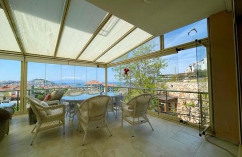 Kusadasi City Centre Villa | Villa Güzelada: Oceanfront Escape with Pool & Hot Tub