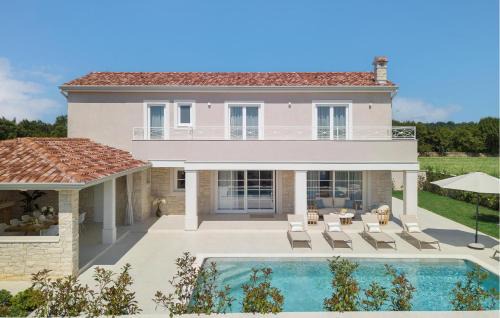 Debeljuhi House | Family-Friendly 4 Bedroom Home with Pool in Zminj
