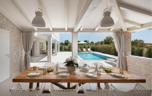 Debeljuhi House | Family-Friendly 4 Bedroom Home with Pool in Zminj