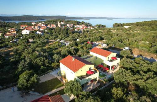 Bozava Villa | Stylish Villa Gaby: Oceanfront Retreat with Heated Pool