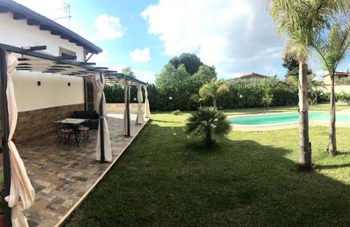 Partinico Apartment | Villa Gaia: Family-Friendly Retreat with Oceanfront Pool