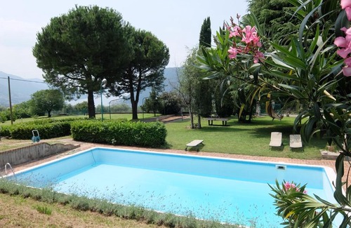 Sale Marasino Apartment | Relax at Villa Gaia: Oceanfront Bliss & Pet Friendly Stay