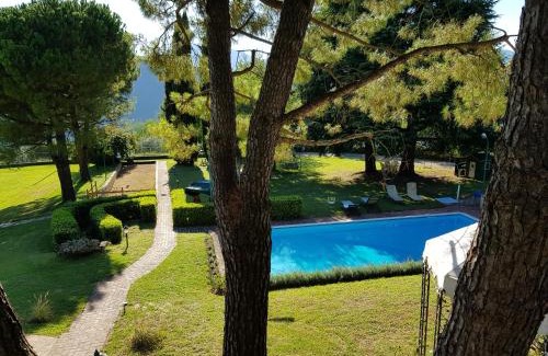 Sale Marasino Apartment | Relax at Villa Gaia: Oceanfront Bliss & Pet Friendly Stay