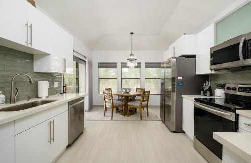 The Pavillions Apartment | Cozy Villa Gainey Ranch Condo with Pool and Hot Tub