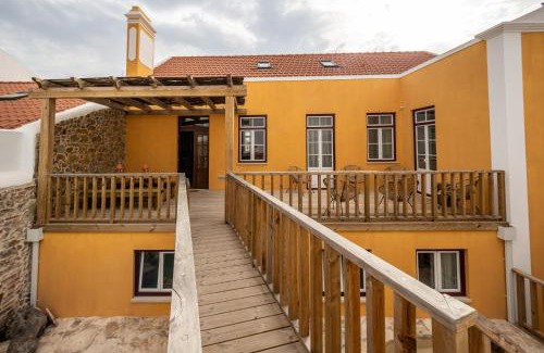 Praia de Santa Cruz Bed & Breakfast | Villa Galega: 4-Star Retreat with Pool and Top-Rated Comfort