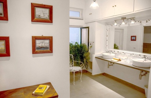 Independence Other | Relax at Villa Gallone: Spa, Hot Tub & Breakfast Included