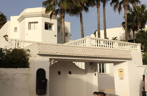 La Marsa Villa | Villa Gammarth: Relax by the Pool near Tunis Beaches
