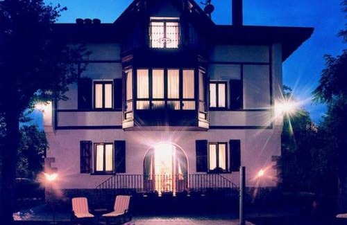 Burlada Villa | Villa Ganbara: Pet-Friendly Retreat Near Pamplona
