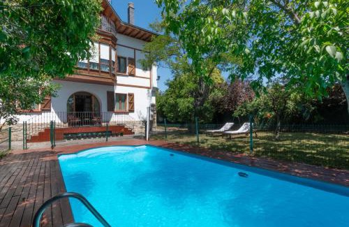 Burlada Villa | Villa Ganbara: Pet-Friendly Retreat Near Pamplona