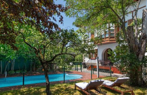 Burlada Villa | Villa Ganbara: Pet-Friendly Retreat Near Pamplona