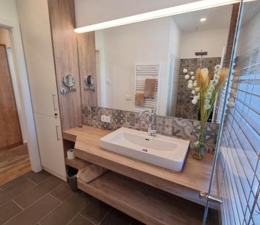 Muerzzuschlag Apartment | Discover Villa Ganzstein: Pet-Friendly Retreat with Breakfast