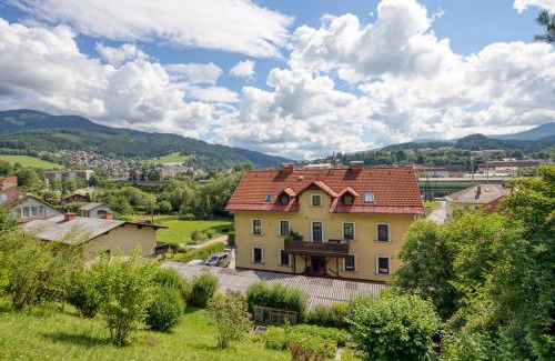 Muerzzuschlag Apartment | Discover Villa Ganzstein: Pet-Friendly Retreat with Breakfast