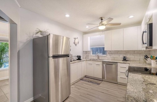 Laurel Park Villa | Villa & Garden: Walk to Downtown Sarasota and Beaches