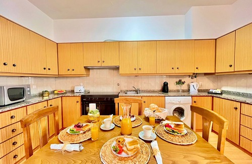Santana House | Discover Villa Garden Santana Dragoeiro: Family & Pet Friendly