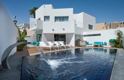 Eilat Villa | Villa Gardenya: Oceanfront Oasis with Pool & Hot Tub