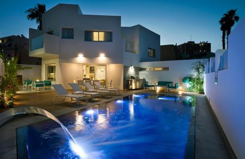 Eilat Villa | Villa Gardenya: Oceanfront Oasis with Pool & Hot Tub
