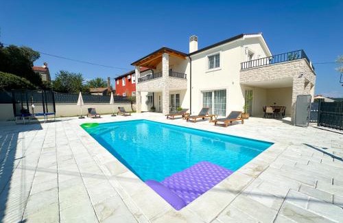 Nova Vas Villa | Villa Gaudeo: Oceanfront Retreat with Pool & EV Station