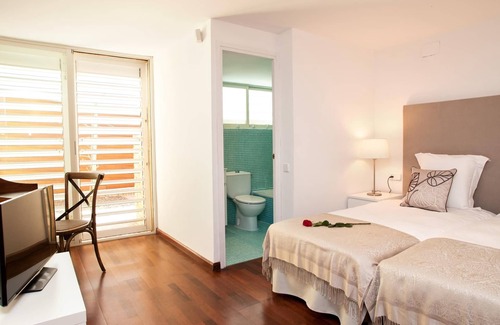 Sant Just Desvern Villa | Villa Gaudi: Spacious Hilltop Retreat with 6 Bedrooms
