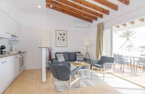 S'Algar Apartment | Villa Gavines: Cozy Escape with WiFi & Terrace Sea Views