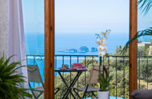 Montepertuso House | Oceanfront Villa Genny and Emily: Rated 9.7/10 by Guests