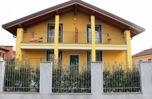 Cornaredo Villa | Villa Ghisolfa: Relax in a Garden Oasis with Pool