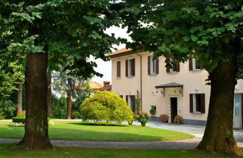 Annone di Brianza Villa | Villa Giani: Pet-Friendly Retreat with Family Amenities