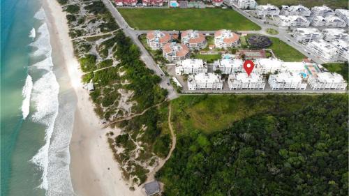 Ingleses do Rio Vermelho Apartment | Villa Giardino: Beachfront Retreat with Pool & Sports Court