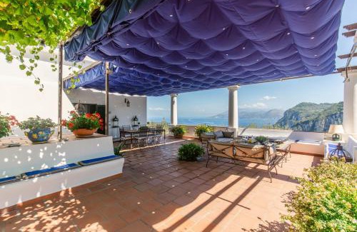 Marina Grande Villa | Idyllic Villa Ginestra: Child-Friendly 4-Star Retreat