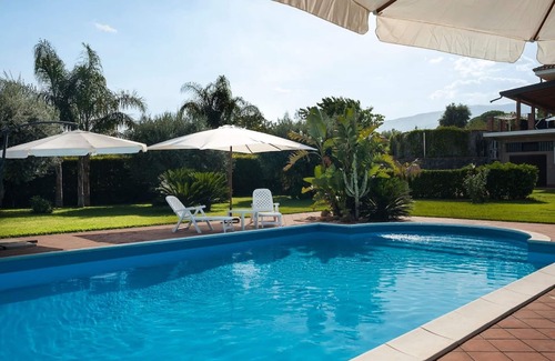 Santa Venerina House | Villa Ginevra: Enjoy a Poolside Retreat with Ocean Views