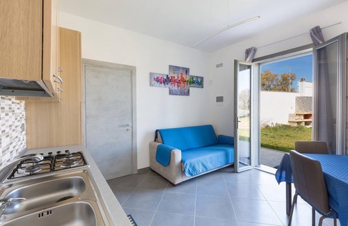 Porto Cesareo Apartment | Relaxing Villa Giò - Bilo Blu with Oceanfront Pool Access