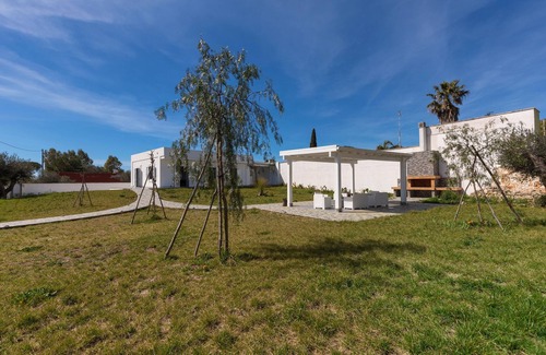 Porto Cesareo Apartment | Relaxing Villa Giò - Bilo Blu with Oceanfront Pool Access