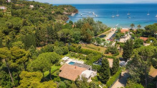 Capoliveri Villa | Idyllic Villa Giomoa 8: Oceanfront Retreat with Pool
