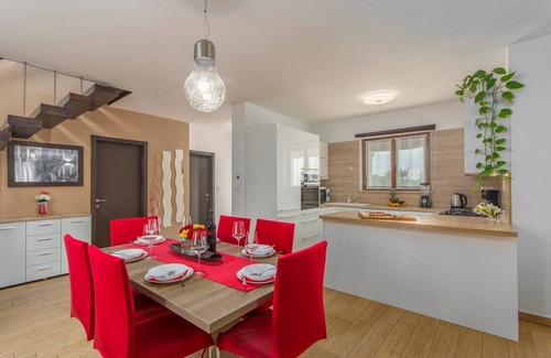 Tinjan Villa | Villa Gita: Private Pool Retreat with Perfect 10 Rating