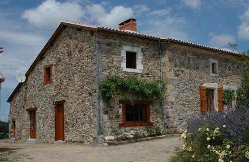 Bussiere-Badil House | Villa Gites: Family-Friendly Retreat with Pool in Dordogne