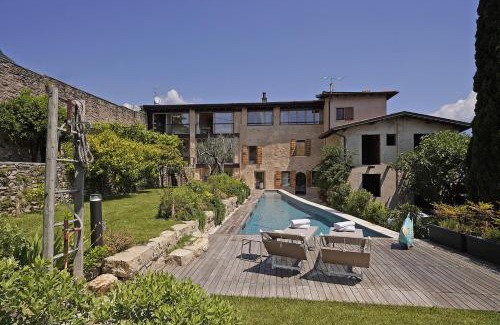 Cecina Villa | Modern Villa Glam: Oceanfront Oasis in Historic Limonaia