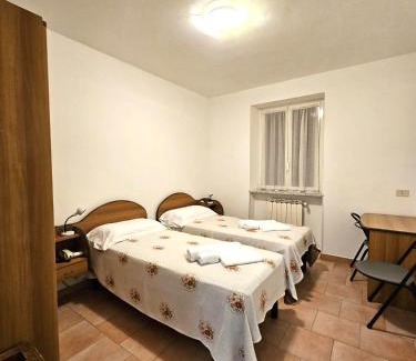 Sestri Levante Hotel | Villa Glauer - D'Amico: Family-Friendly Retreat with Dining