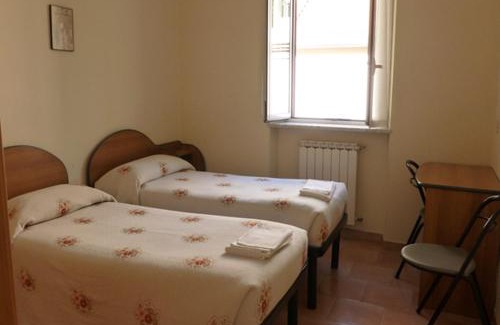 Sestri Levante Hotel | Villa Glauer - D'Amico: Family-Friendly Retreat with Dining