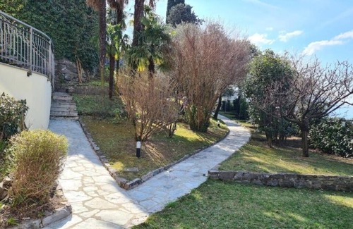 Perledo Villa | Villa gli Ulivi - Calafate Lake & Mountain View