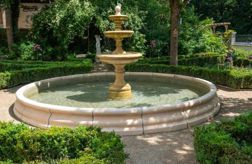 Radeberger Vorstadt Apartment | Villa Golding - Flat 3: Family and Pet Friendly Retreat