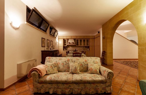 Galatina Villa | Relax at Villa Golia: Pool, Jacuzzi & Tennis in Galatina